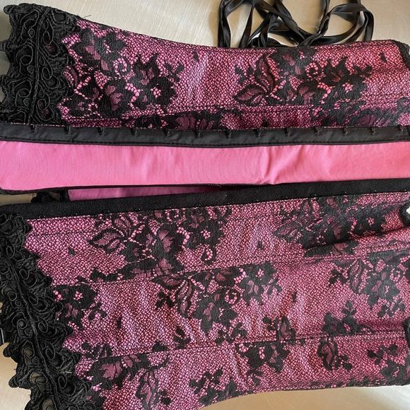 Frederick's of Hollywood Pink Satin Halter Neck Lace Up Corset with Black Lace - Picture 4 of 9